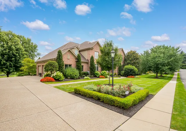 Photo 3 of Single family home for sale at 4011 Muirfield Dr, Collier Twp, PA 15142 | MLS# 1774022 | Listing updated on 2026-09-11