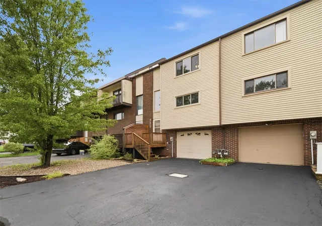 Photo 2 of Townhouse for sale at 3173 Cheltenham Ct, Hampton, PA 15044 | MLS# 1773997 | Listing updated on 2026-09-11