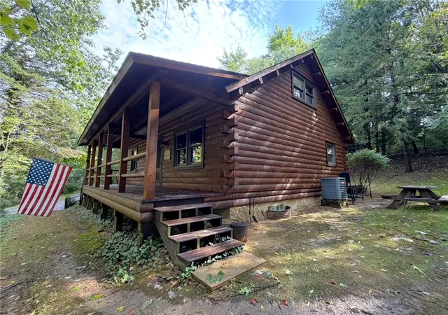 Photo 3 of Single family home for sale at 252 Wolfe Nursery Rd, Hempfield Twp, PA 15601 | MLS# 1773706 | Listing updated on 2026-09-11