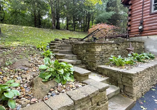 Photo 4 of Single family home for sale at 252 Wolfe Nursery Rd, Hempfield Twp, PA 15601 | MLS# 1773706 | Listing updated on 2026-09-11