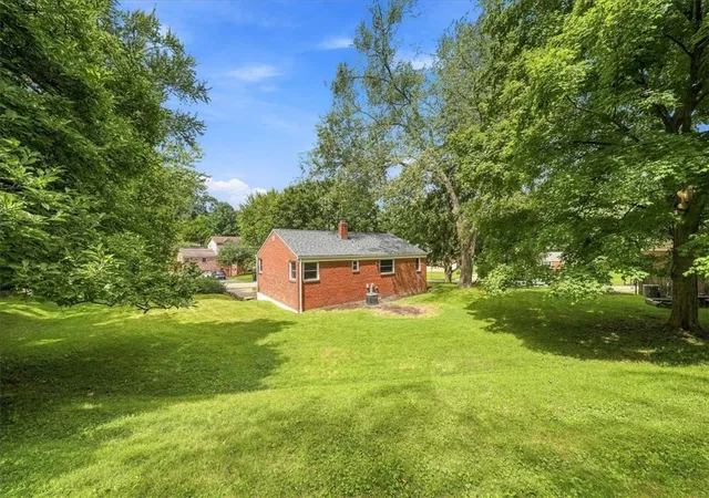 Photo 4 of Single family home for sale at 2524 Sylvania Dr, Bethel Park, PA 15102 | MLS# 1771522 | Listing updated on 2026-09-17