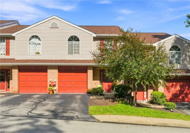 Photo 2 of Condo for sale at 613 Newport Dr, Penn Hills, PA 15235 | MLS# 1773897 | Listing updated on 2026-10-16