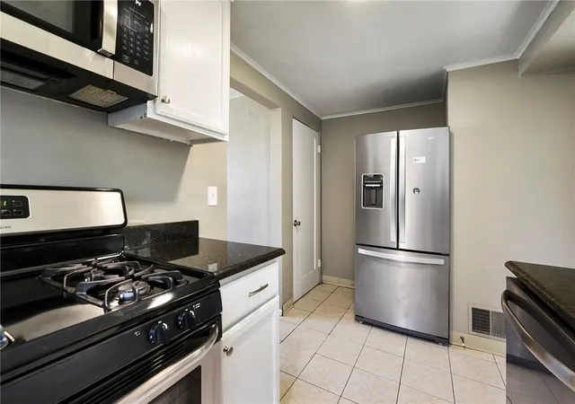 Photo 4 of Single family home for sale at 8106 Chaske St, Penn Hills, PA 15147 | MLS# 1774031 | Listing updated on 2026-09-10