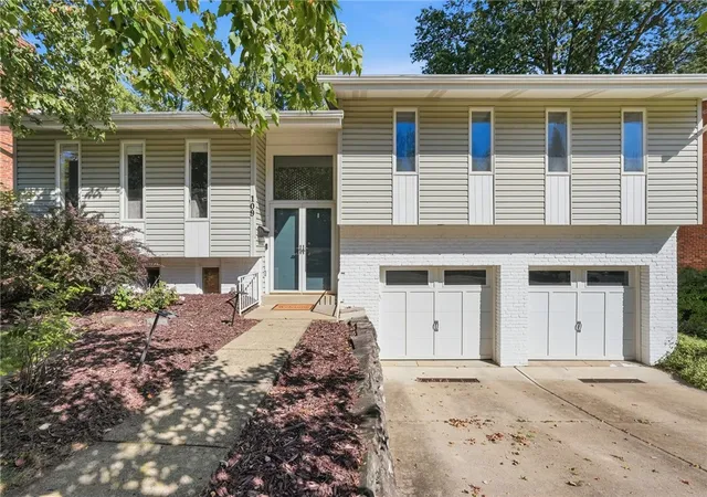 Photo 2 of Single family home for sale at 109 Dillon Dr, Mt Lebanon, PA 15243 | MLS# 1773628 | Listing updated on 2026-10-06