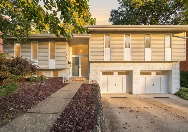 Photo 3 of Single family home for sale at 109 Dillon Dr, Mt Lebanon, PA 15243 | MLS# 1773628 | Listing updated on 2026-10-06