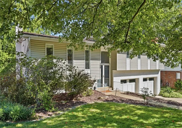 Photo 4 of Single family home for sale at 109 Dillon Dr, Mt Lebanon, PA 15243 | MLS# 1773628 | Listing updated on 2026-10-06