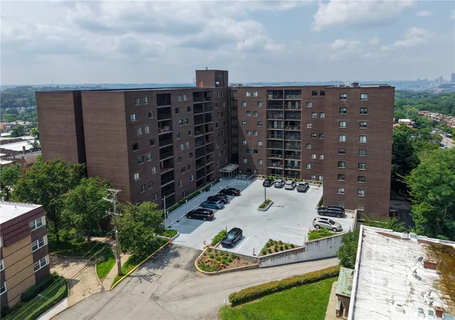 Photo 2 of Condo for sale at 5600 Munhall Rd #302, Squirrel Hill, PA 15217 | MLS# 1773938 | Listing updated on 2026-09-21