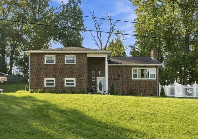 Photo 1 of Single family home for sale at 732 Morningstar Dr, Franklin Twp, PA 16117 | MLS# 1773911 | Listing updated on 2026-09-19