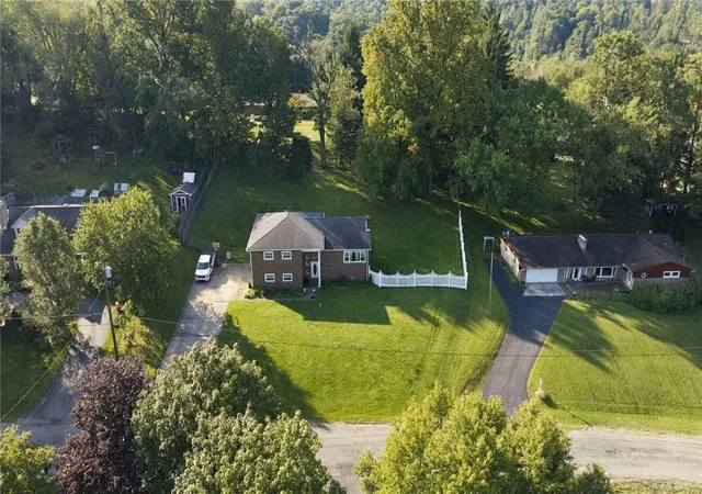 Photo 3 of Single family home for sale at 732 Morningstar Dr, Franklin Twp, PA 16117 | MLS# 1773911 | Listing updated on 2026-09-19