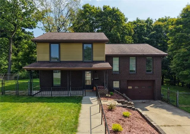 Photo 2 of Single family home for sale at 158 Mary Ellen Dr, N Versailles, PA 15137 | MLS# 1773959 | Listing updated on 2026-09-17