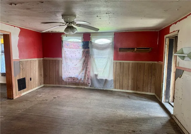 Photo 3 of Single family home for sale at 718 Fairview Rd, Washington Twp, PA 16050 | MLS# 1773590 | Listing updated on 2026-09-11