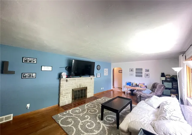 Photo 3 of Single family home for sale at 229 Meadowbrook Rd, Hermitage, PA 16148 | MLS# 1774034 | Listing updated on 2026-10-05