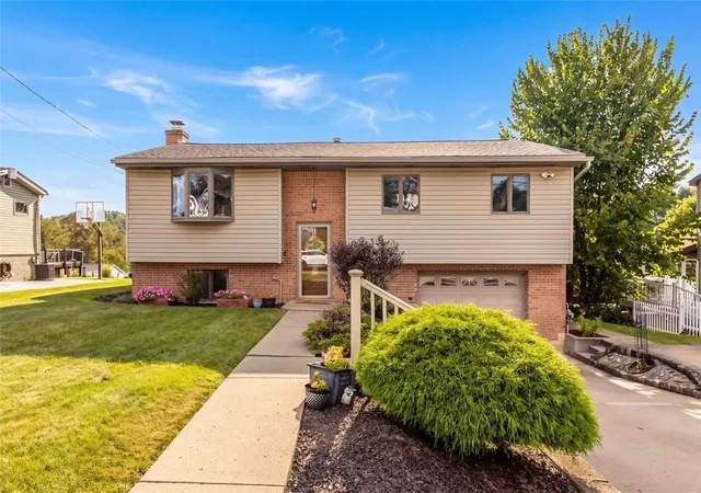 Photo 1 of Single family home for sale at 413 Belfrey Dr, Elizabeth Twp/boro, PA 15037 | MLS# 1774029 | Listing updated on 2026-09-18