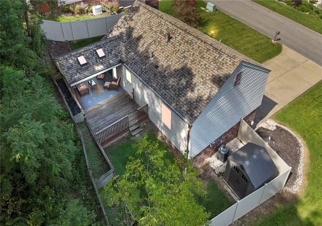 Photo 2 of Single family home for sale at 14 Fawnvue Dr, Robinson Twp, PA 15136 | MLS# 1774017 | Listing updated on 2026-09-12
