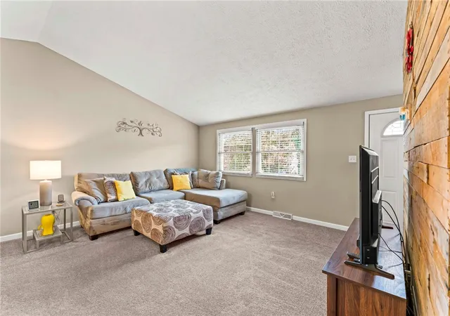 Photo 3 of Single family home for sale at 14 Fawnvue Dr, Robinson Twp, PA 15136 | MLS# 1774017 | Listing updated on 2026-09-12