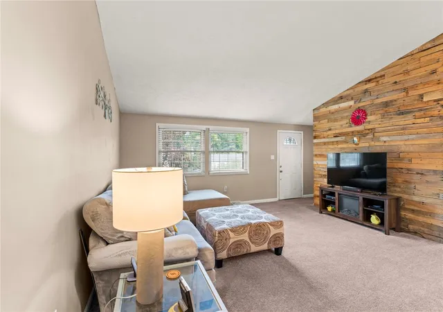 Photo 4 of Single family home for sale at 14 Fawnvue Dr, Robinson Twp, PA 15136 | MLS# 1774017 | Listing updated on 2026-09-12