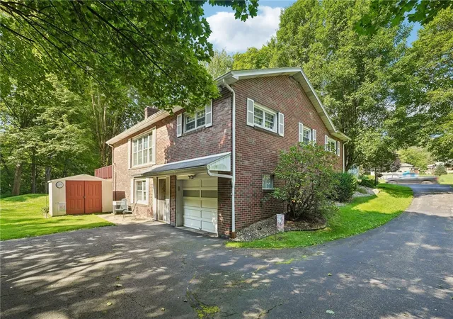 Photo 3 of Single family home for sale at 1101 Woodside Ave, Ellwood City, PA 16117 | MLS# 1774037 | Listing updated on 2026-09-14