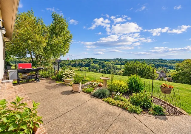 Photo 2 of Single family home for sale at 606 Fairwinds Ct, Hempfield Twp, PA 15601 | MLS# 1773704 | Listing updated on 2026-09-14