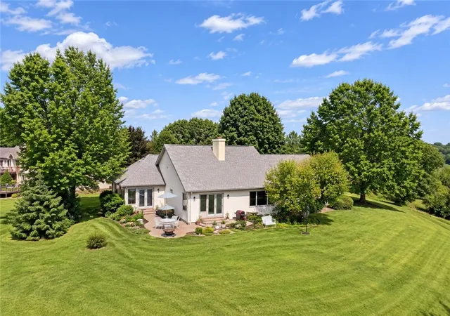 Photo 3 of Single family home for sale at 606 Fairwinds Ct, Hempfield Twp, PA 15601 | MLS# 1773704 | Listing updated on 2026-09-14