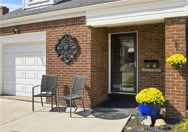 Photo 2 of Single family home for sale at 1009 Grandview Ave, Ross Twp, PA 15237 | MLS# 1773809 | Listing updated on 2026-09-13