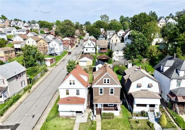 Photo 3 of Single family home for sale at 1528 Victoria Ave, New Kensington, PA 15068 | MLS# 1773824 | Listing updated on 2026-09-11