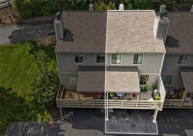 Photo 2 of Single family home for sale at 1585 Pineview Dr, Upper St Clair, PA 15241 | MLS# 1774040 | Listing updated on 2026-09-13