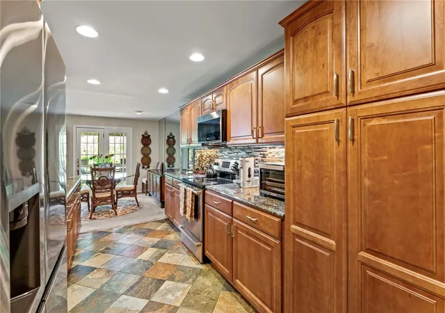 Photo 4 of Single family home for sale at 1585 Pineview Dr, Upper St Clair, PA 15241 | MLS# 1774040 | Listing updated on 2026-09-13