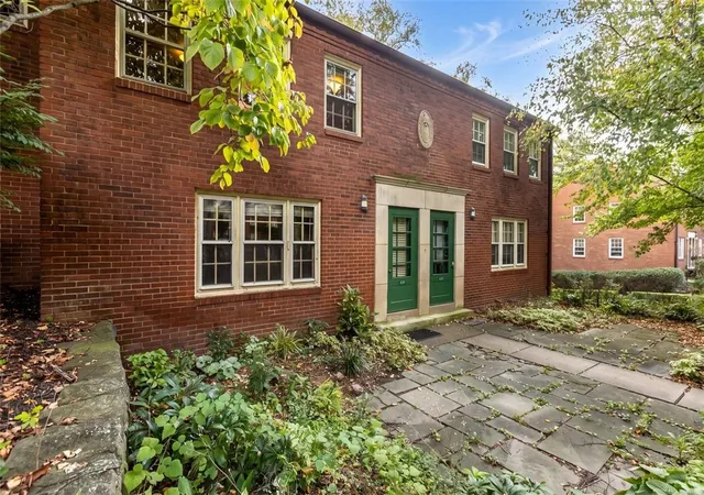 Photo 3 of Townhouse for sale at 510 Bigham Rd, Mt Washington, PA 15211 | MLS# 1774061 | Listing updated on 2026-09-14