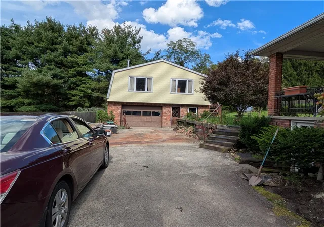 Photo 3 of Single family home for sale at 62 Cloverdale, Hempfield Twp, PA 15619 | MLS# 1774064 | Listing updated on 2026-09-12