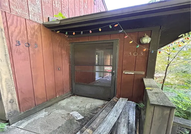 Photo 4 of Single family home for sale at 303 Attica St, Elliott, PA 15220 | MLS# 1773680 | Listing updated on 2026-09-11
