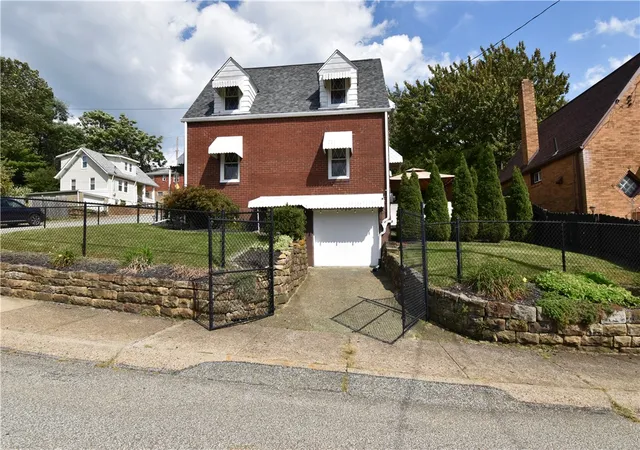 Photo 4 of Sale Pending at 1000 Ewing St, Arnold, PA 15068 | MLS# 1773518 | Listing updated on 2026-10-19