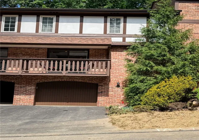 Townhouse for sale at 608 Maplewood Ct, Ross Twp, PA 15237 | MLS# 1774073