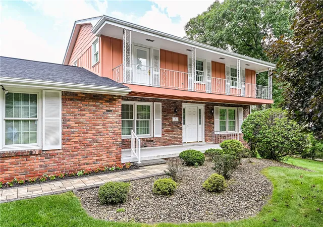 Photo 2 of Single family home for sale at 10 Holly Dr, Hempfield Twp, PA 15601 | MLS# 1773538 | Listing updated on 2026-09-13