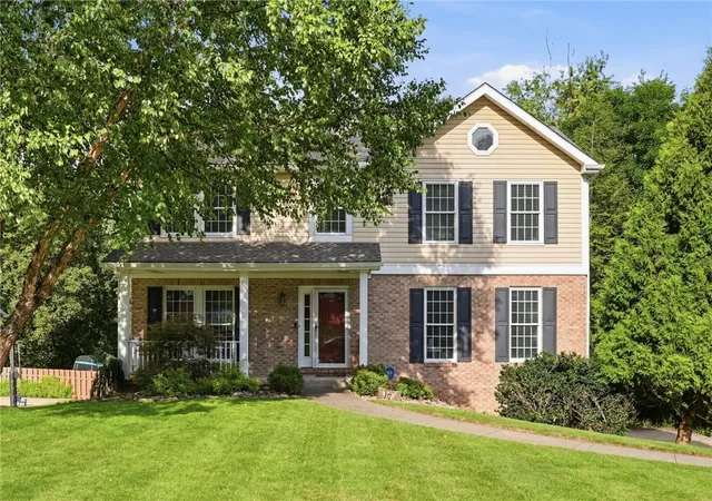 Photo 2 of Sale Pending at 17 Colony Oaks Dr, Shaler, PA 15209 | MLS# 1773913 | Listing updated on 2026-09-15