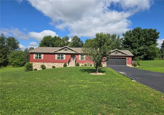 Photo 2 of Single family home for sale at 961 Sunset Dr, Center Twp, PA 16001 | MLS# 1774090 | Listing updated on 2026-09-13