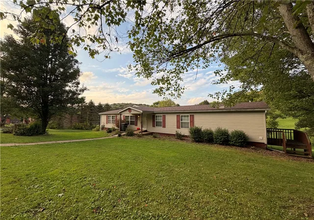 Photo 2 of Manufactured home for sale at 215 Glenford Dr, Chicora Boro, PA 16025 | MLS# 1774091 | Listing updated on 2026-09-25