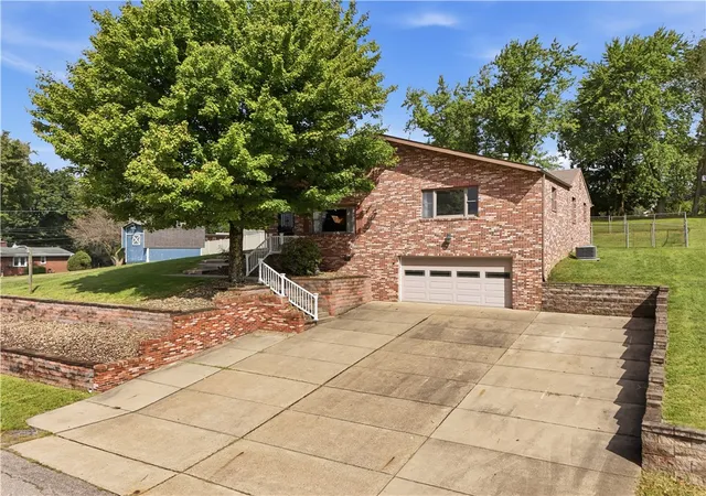 Photo 3 of Single family home for sale at 2473 Mae Dr, Hampton, PA 15101 | MLS# 1773279 | Listing updated on 2026-09-11