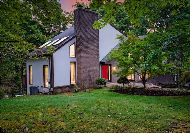 Photo 1 of Single family home for sale at 142 Riding Trl Ln, Fox Chapel, PA 15215 | MLS# 1773845 | Listing updated on 2026-09-26