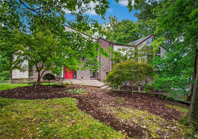 Photo 2 of Single family home for sale at 142 Riding Trl Ln, Fox Chapel, PA 15215 | MLS# 1773845 | Listing updated on 2026-09-26