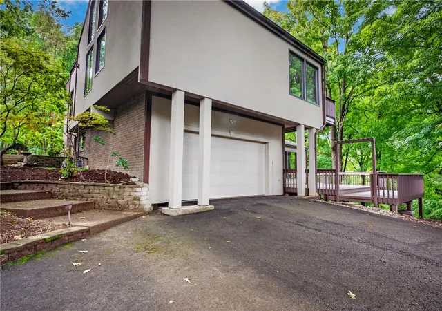 Photo 3 of Single family home for sale at 142 Riding Trl Ln, Fox Chapel, PA 15215 | MLS# 1773845 | Listing updated on 2026-09-26