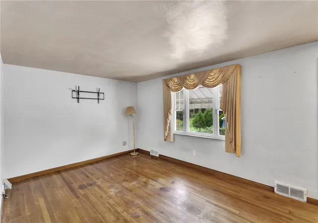 Photo 3 of Single family home for sale at 2831 Sageman Ave, Brookline, PA 15226 | MLS# 1774083 | Listing updated on 2026-09-13