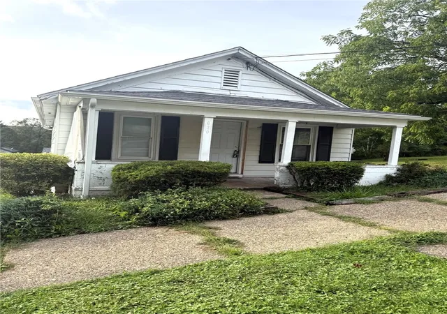 Photo 2 of Single family home for sale at 620 Bissell Ave, Oil City, PA 16301 | MLS# 1773774 | Listing updated on 2026-09-18