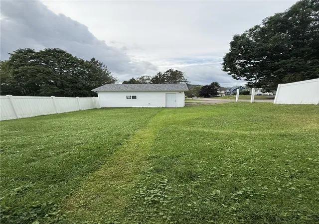 Photo 3 of Single family home for sale at 620 Bissell Ave, Oil City, PA 16301 | MLS# 1773774 | Listing updated on 2026-09-18