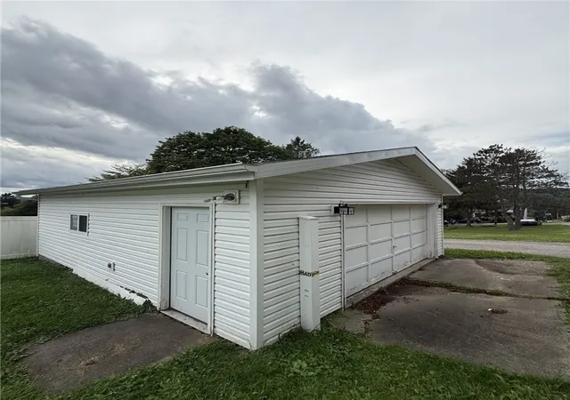 Photo 4 of Single family home for sale at 620 Bissell Ave, Oil City, PA 16301 | MLS# 1773774 | Listing updated on 2026-09-18