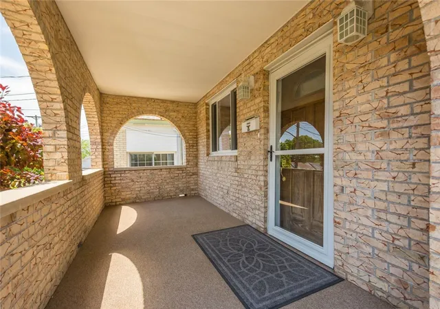 Photo 2 of Single family home for sale at 1734 Rutledge St, Mt Washington, PA 15211 | MLS# 1774119 | Listing updated on 2026-09-11