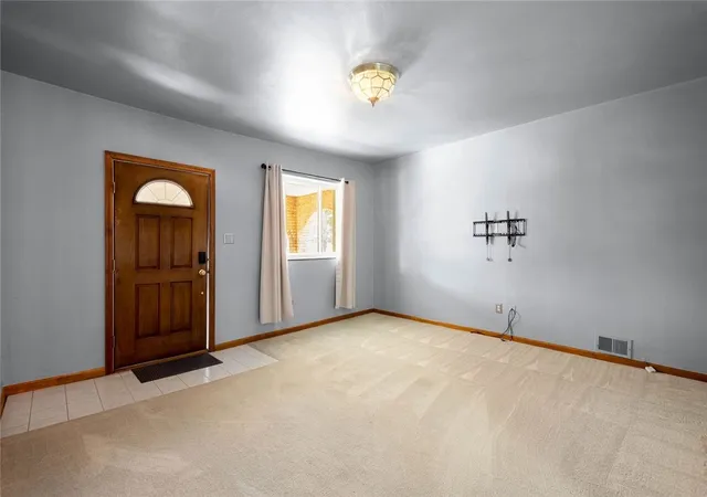 Photo 3 of Single family home for sale at 1734 Rutledge St, Mt Washington, PA 15211 | MLS# 1774119 | Listing updated on 2026-09-11