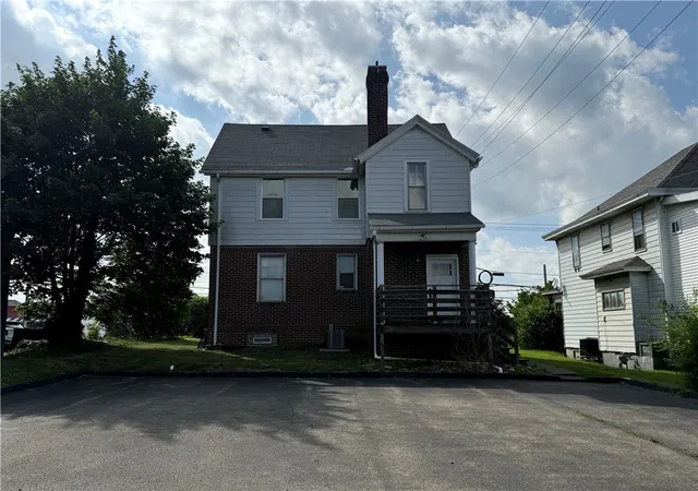 Photo 2 of Single family home for sale at 313 Morgantown St, Uniontown, PA 15401 | MLS# 1772612 | Listing updated on 2026-09-11