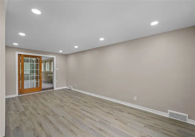 Photo 4 of Single family home for sale at 5385 California Ave, Bethel Park, PA 15102 | MLS# 1774127 | Listing updated on 2026-09-30