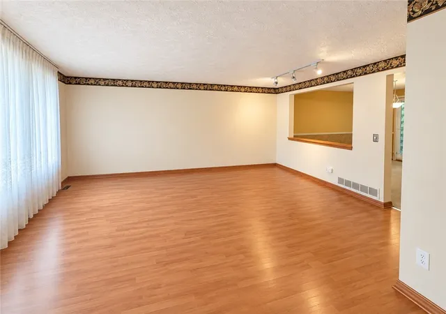 Photo 3 of Townhouse for sale at 4431 Laurel Oak Dr, Hampton, PA 15101 | MLS# 1773860 | Listing updated on 2026-09-11