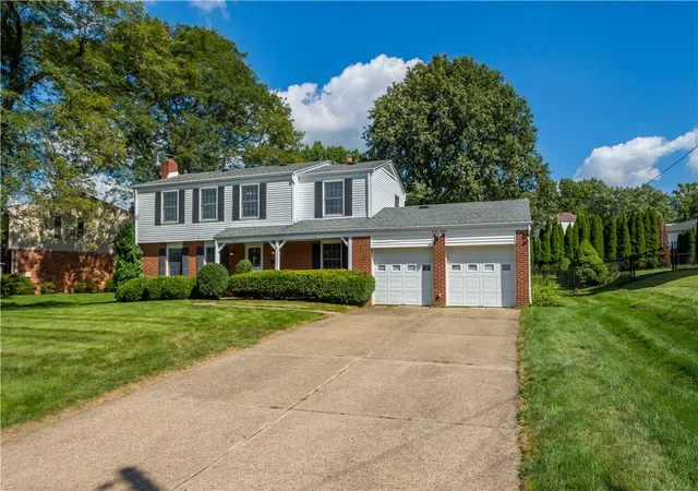 Photo 2 of Single family home for sale at 1215 Rolling Meadow Rd, Upper St Clair, PA 15241 | MLS# 1774143 | Listing updated on 2026-10-04